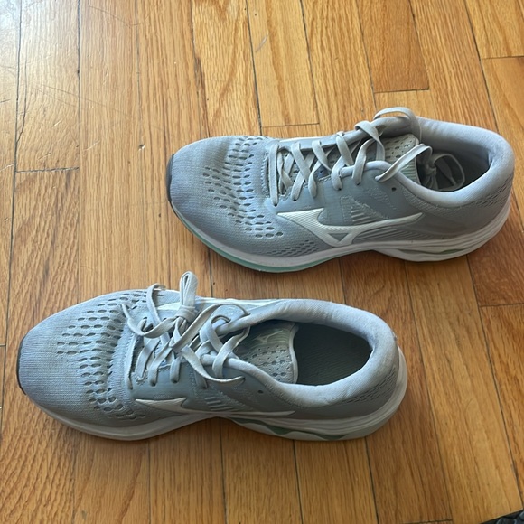 Mizuno Wave Inspire 17 Women’s WIDE 7.5 D Grey - Picture 2 of 4